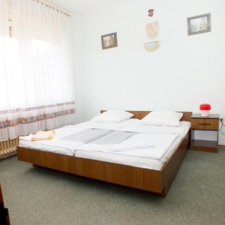 Biba Rooms คาร์โลวัตส์ ภายนอก รูปภาพ