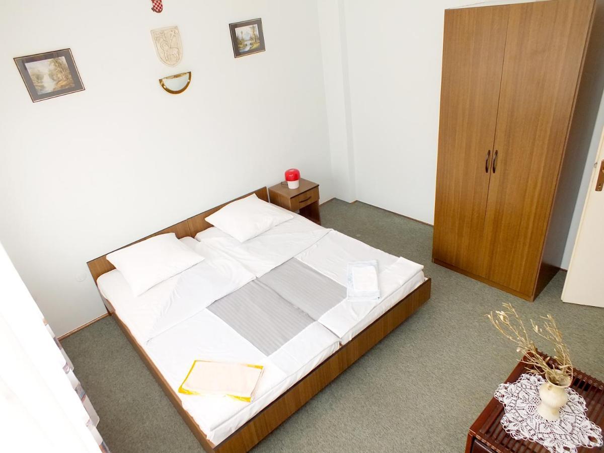 Biba Rooms คาร์โลวัตส์ ภายนอก รูปภาพ