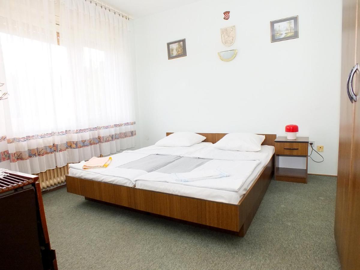 Biba Rooms คาร์โลวัตส์ ภายนอก รูปภาพ