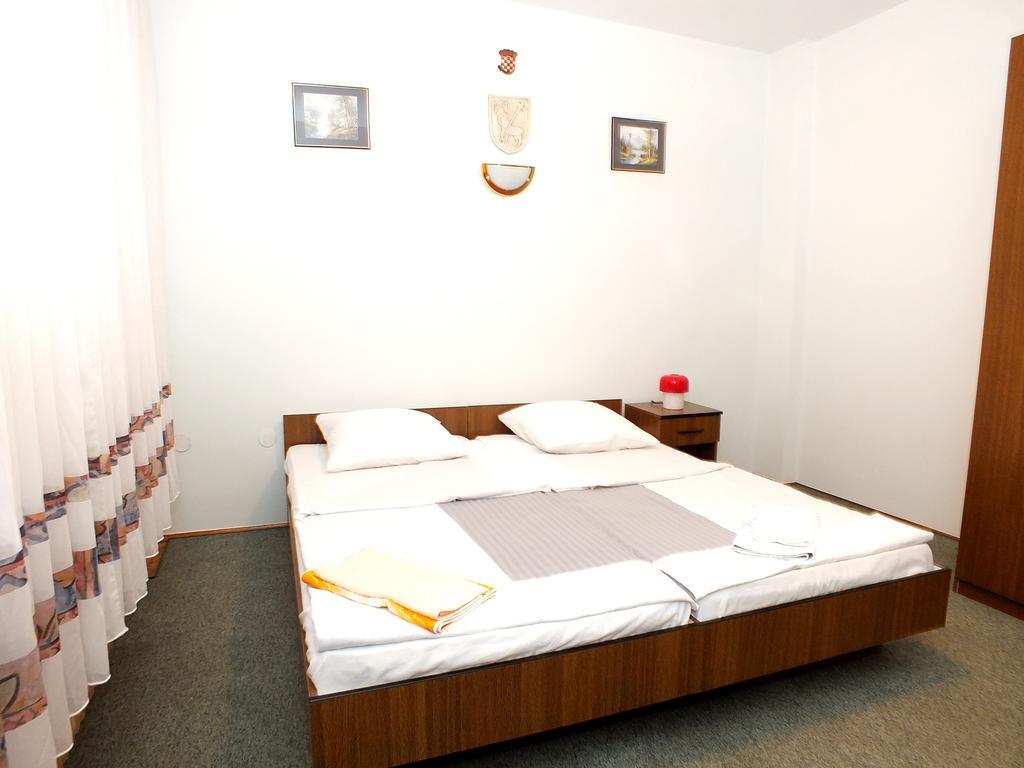 Biba Rooms คาร์โลวัตส์ ภายนอก รูปภาพ